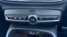 Volvo XC40 2.0 B4P Ultra Dark 5dr Auto Petrol Estate